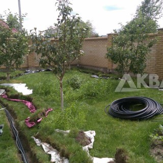 Монтаж трубы для полива по существующему газону