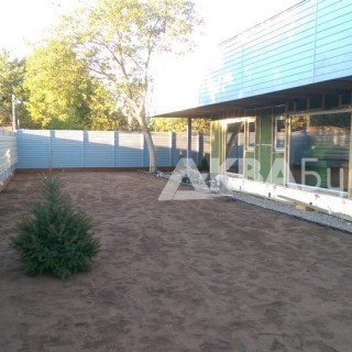 Трамбовка земли перед укладкой газона