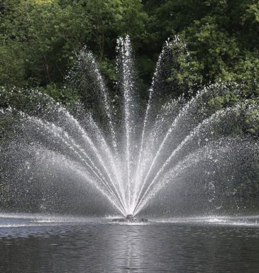 Аэрационный фонтан Equinox для насыщения кислородом водоема