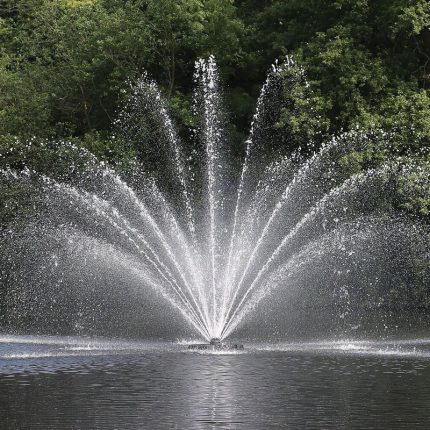 Аэрационный фонтан Equinox для насыщения кислородом водоема