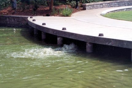 Устройство для создания течения в водоеме Sub-Triton от компании Otterbine